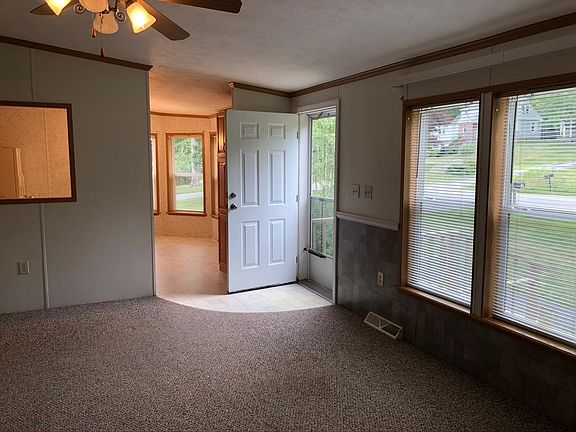 Front entry access to living room and kitchen/dining room.