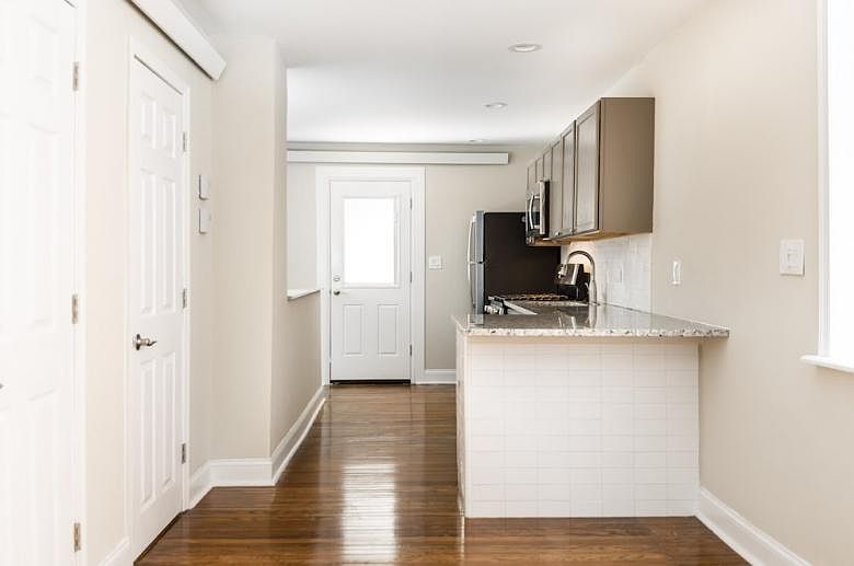 1st image of 415 S 10th St #4pz7yqsjz