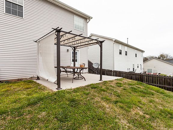 3rd image of 8612 Abraham Ln