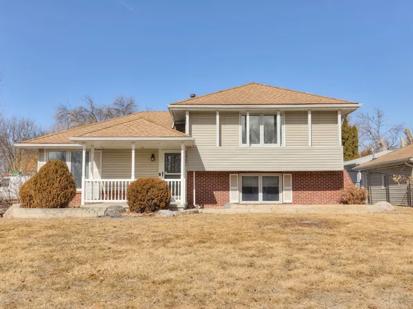 2401 Guenever Ct, Altoona, IA 50009