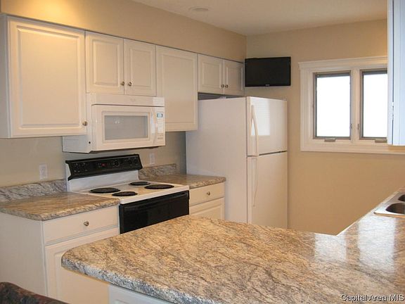 3rd image of 7 Parkview Ln