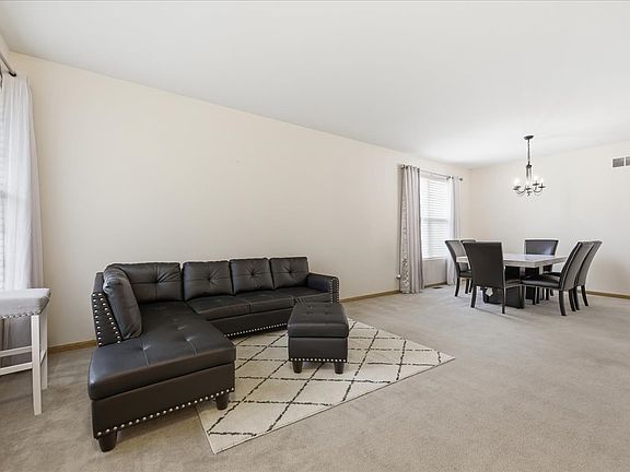 3rd image of 1916 Castle Ridge Dr