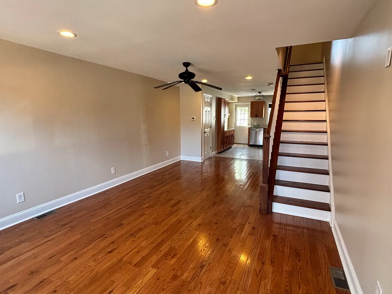 2 bed, 1060 sqft, $2,000 — Photo 2