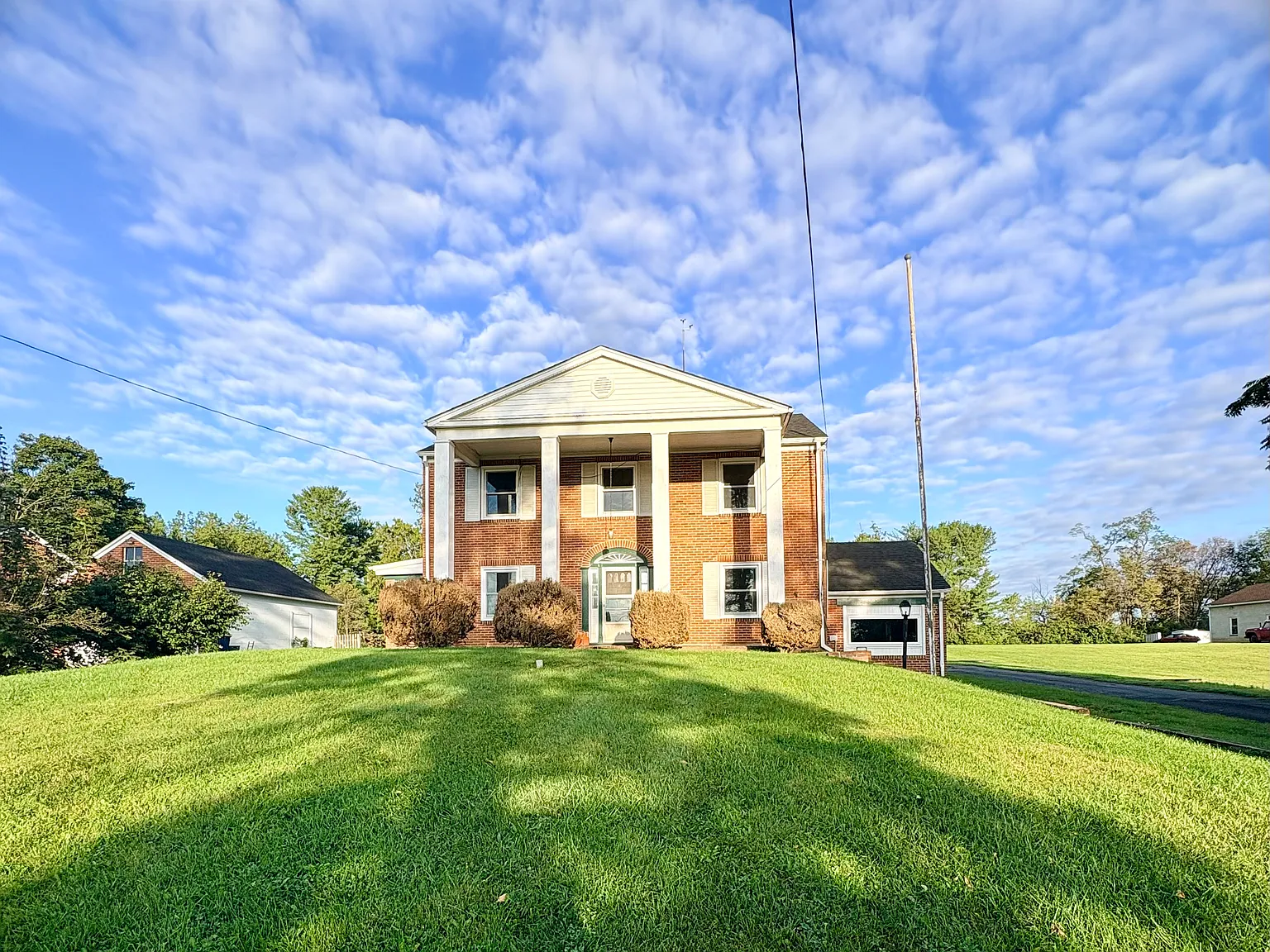 4 bed, 3202 sqft, $2,300 — Photo 1