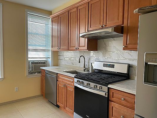 2nd image of 34-33 42nd St #2R