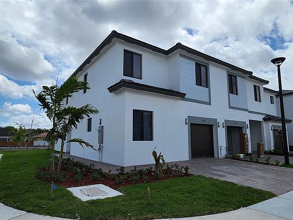 5th image of 15720 SW 136th Way