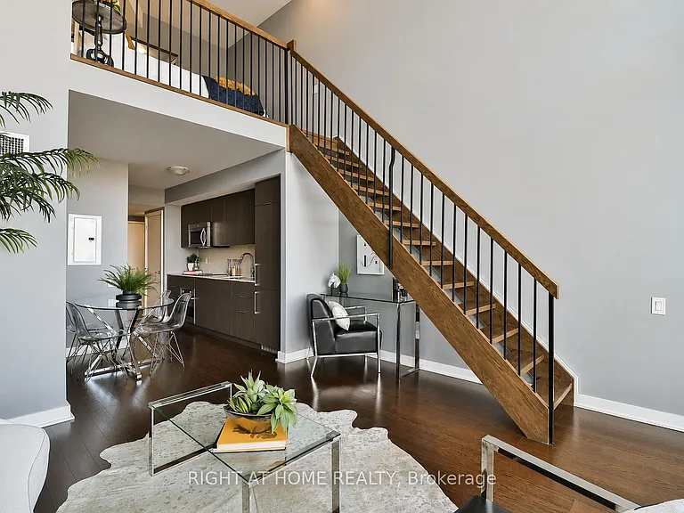 5 Hanna Ave #612 — Photo 2