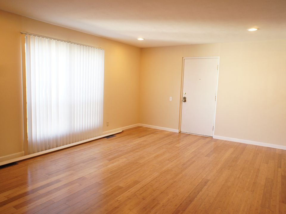 1st image of 10427 Briarbend Dr APT 3