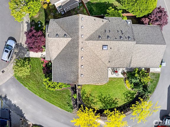 4th image of 738 24th Avenue SW