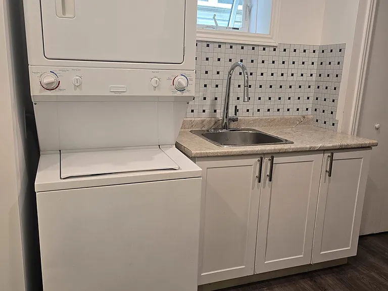 208 English Ln — Photo 12