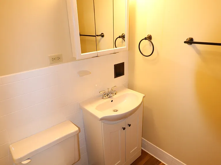 Reeveston Townhouses — Photo 16
