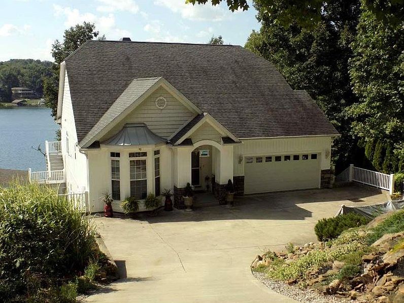 1st image of 879 Kingsway Cir