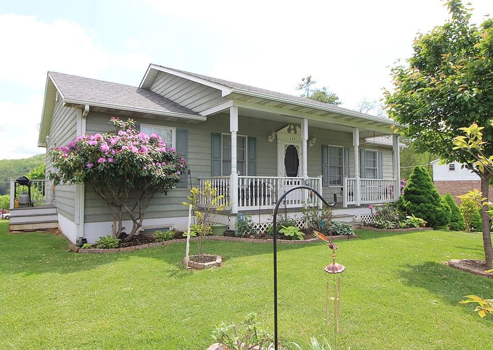 1st image of 435 Country Club Ln