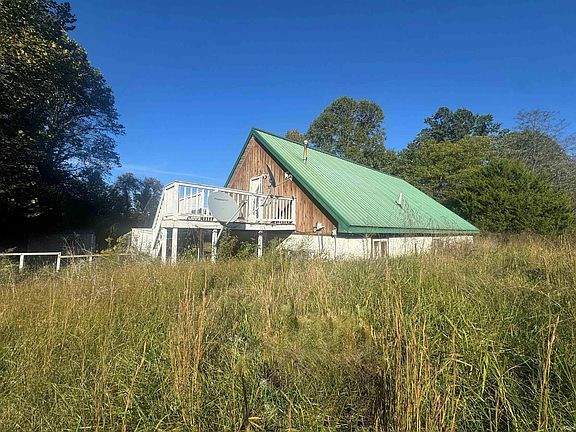 3rd image of 204 Silver Ln