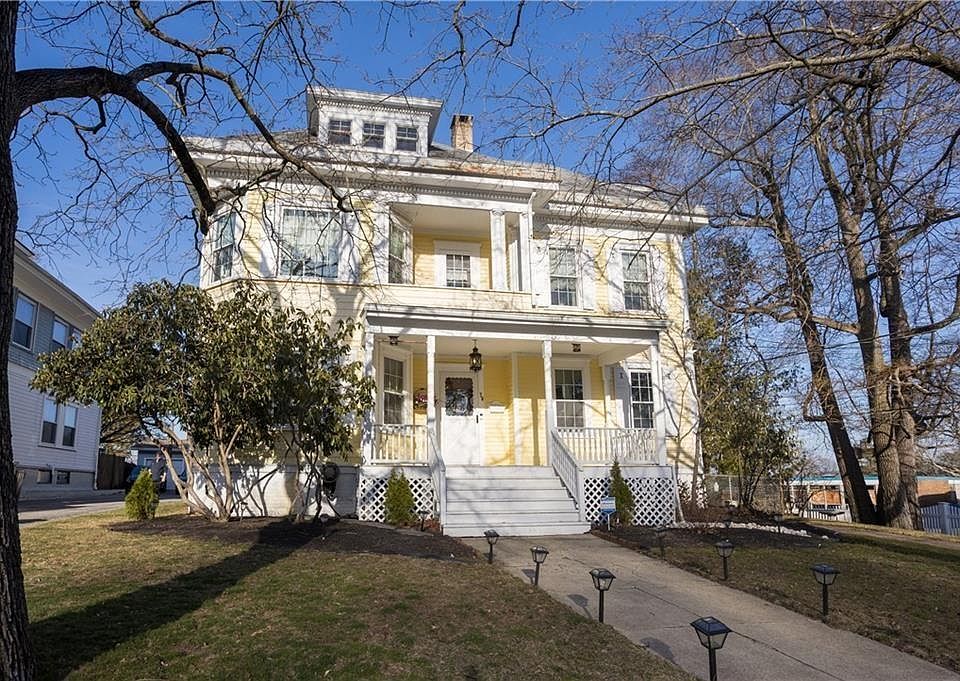 1st image of 70 Woodland Rd