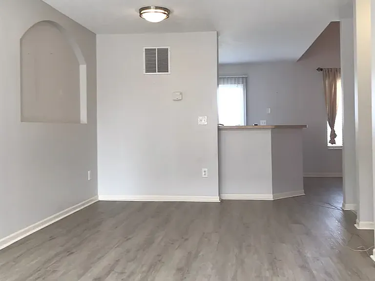 2680 Sawmill Reserve Dr — Photo 3