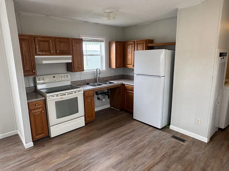 314 Central Ave S — Photo 1
