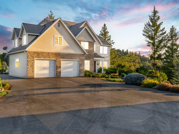 424 Needlewood Dr, Grants Pass, OR 97526