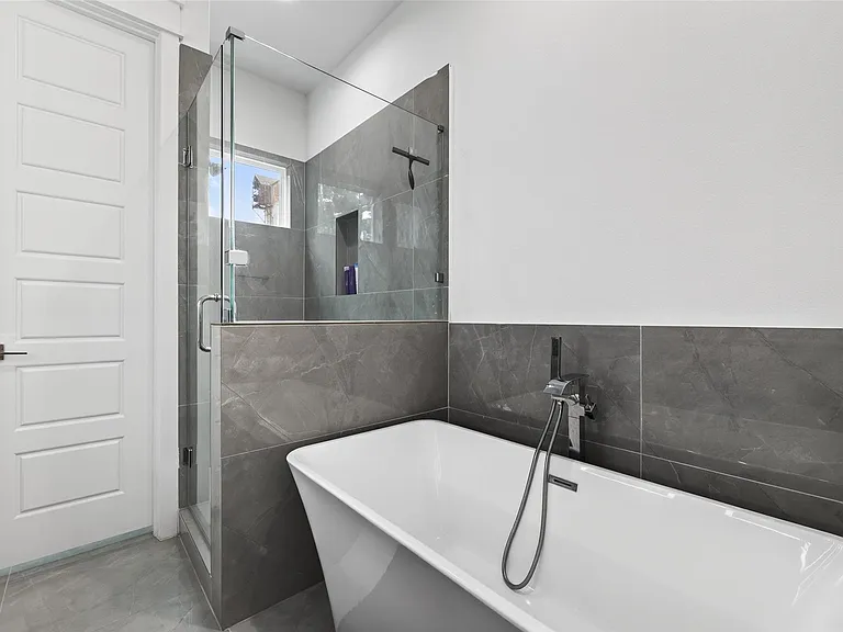 523 Schweikhardt St — Photo 19