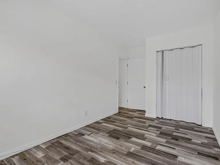 2275 NE 12th St #13 — Photo 11