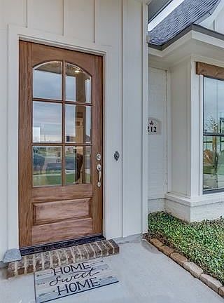 2nd image of 212 Jamestowne Blvd