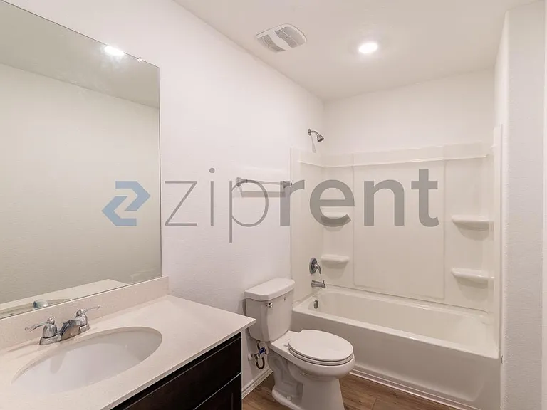 889 Powell St — Photo 15