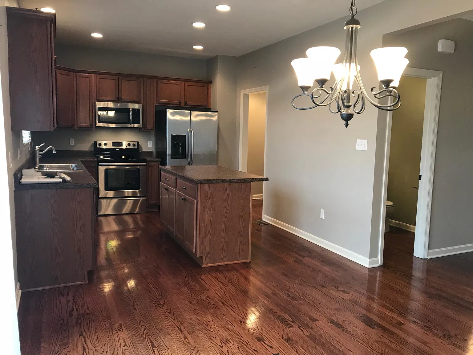 3 bed, 2.5 bath, 1760 sqft, $2,400 — Photo 3