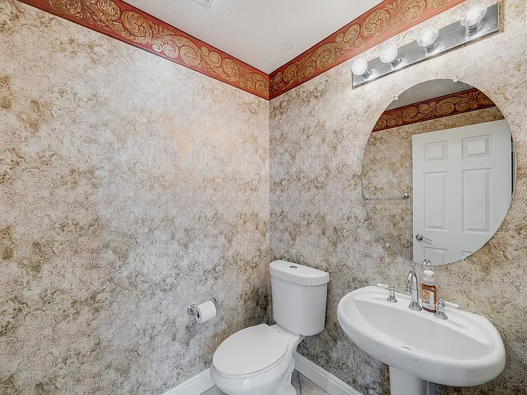 11761 Fricker Ave — Photo 28