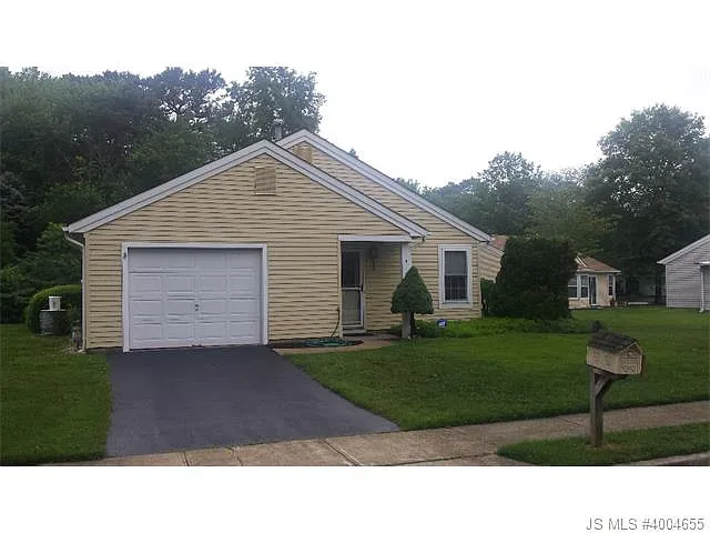 4 Hastings Dr photo 1