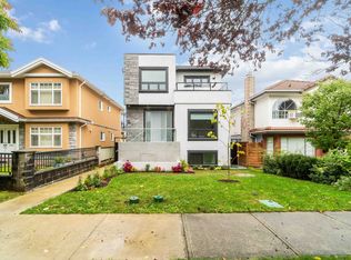 2577 Parker St, Vancouver, BC V5K2T2