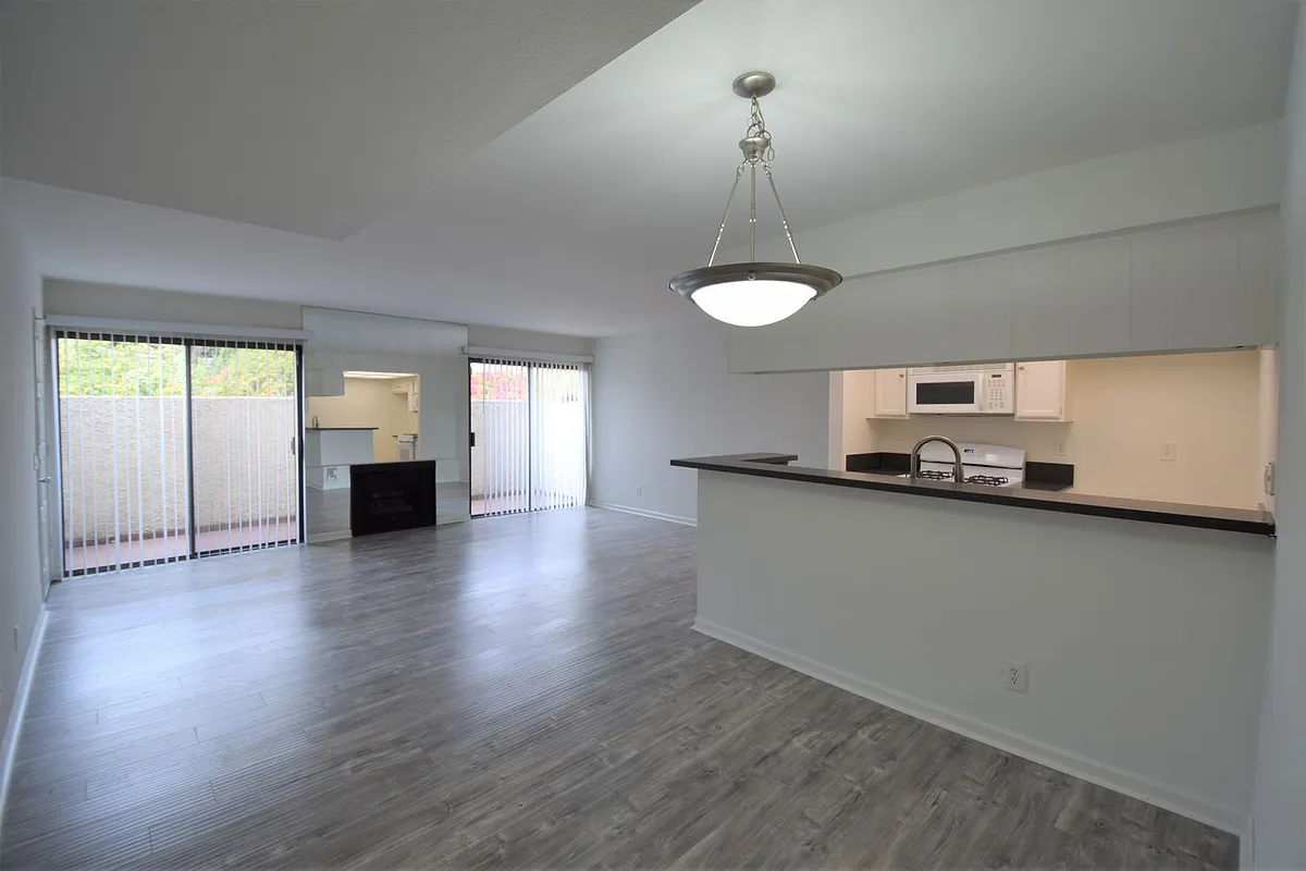 Building Photo - 12352