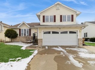 8912 Ridgeview Dr, Johnston, IA 50131