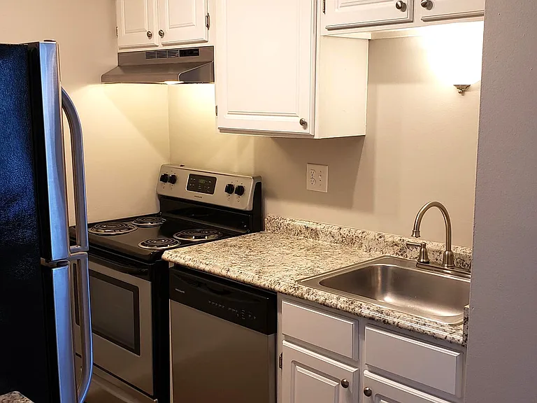 Harbour Club Apartments — Photo 20