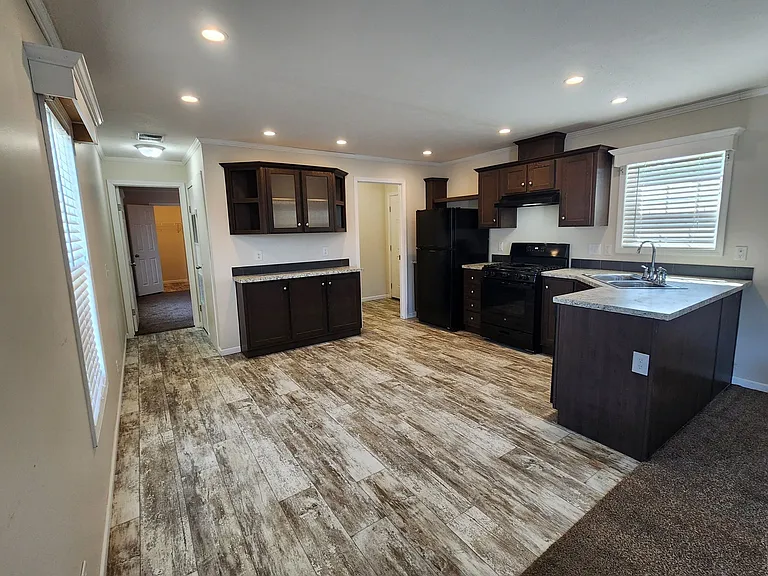 Belle Villa Lake — Photo 19