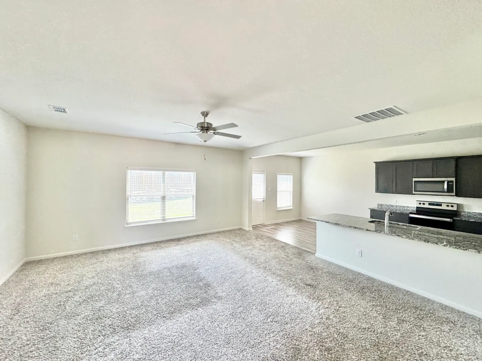 4 bed, 2.5 bath, 2209 sqft, $2,195 — Photo 2