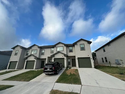 7417 Savannah Brks Photo 1