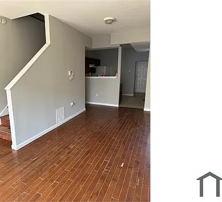 221 S Alden St — Photo 4