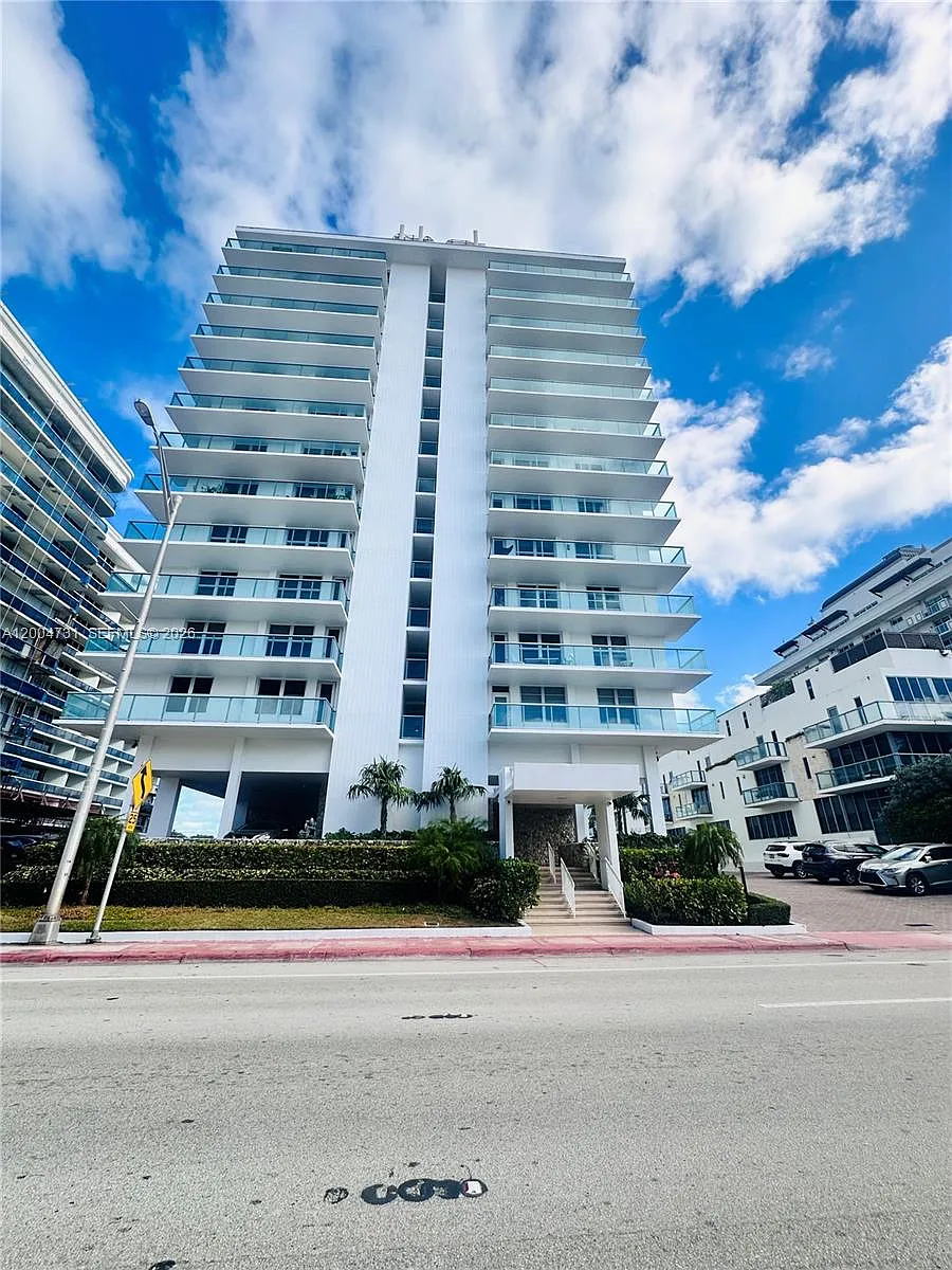 Building Photo - 9511 Collins Ave #1001