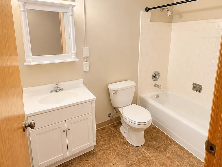 2105 Lake Point Dr — Photo 11