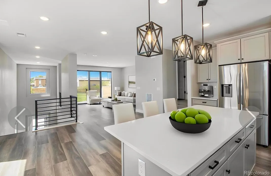 4 bed, 3.5 bath, 3000 sqft, $4,500 — Photo 1