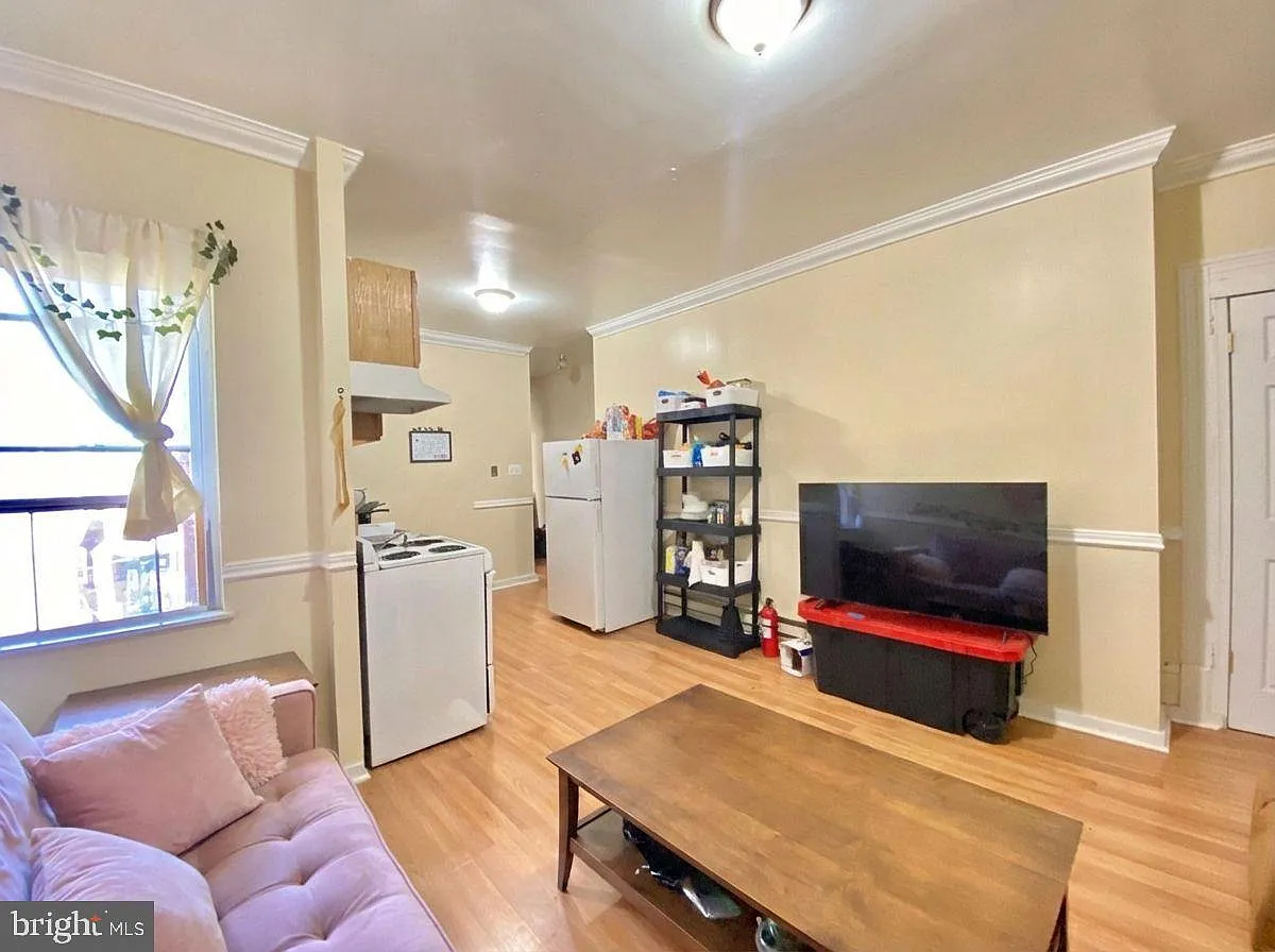 3 bed, 700 sqft, $1,150 — Photo 4