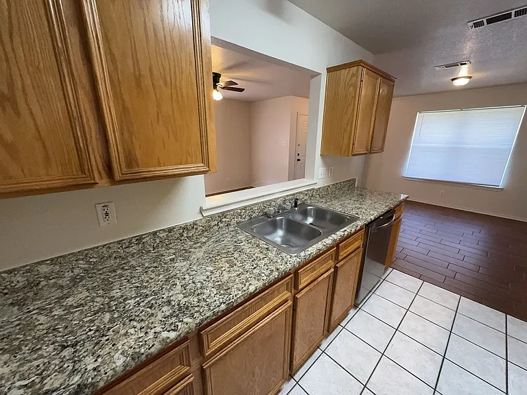 914 McDaniel Circle, Killeen — Photo 9