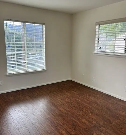 2561 Mayfield Ave — Photo 12