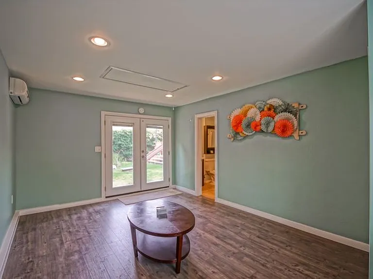 2404 Sebald Ave — Photo 48