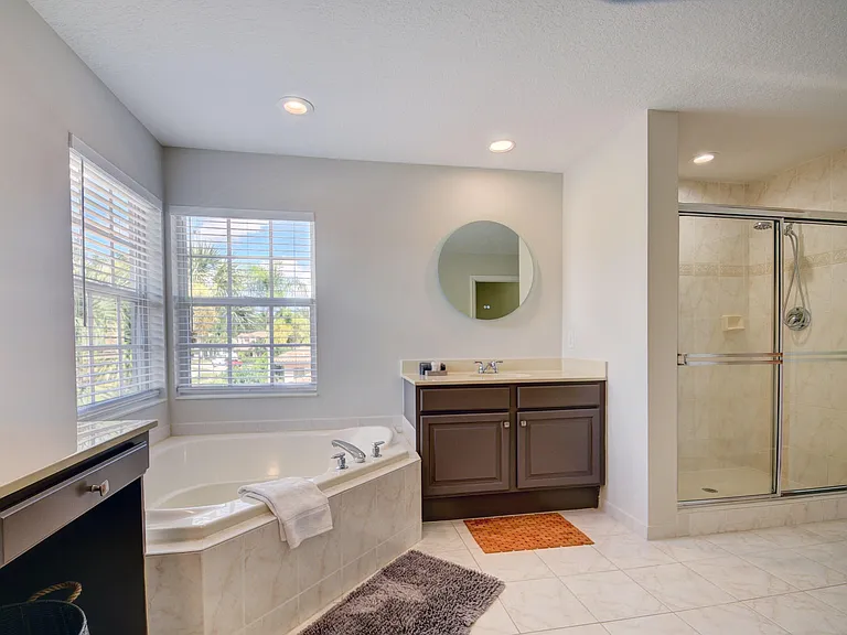 4006 Bahia Isle Cir — Photo 16