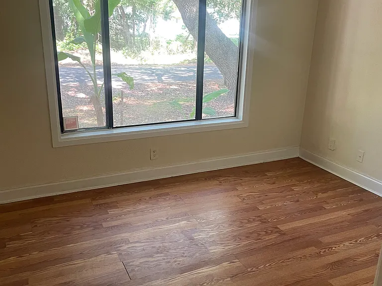 821 Locust St — Photo 5