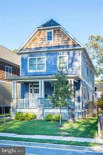 1919 N George Mason Dr photo 1