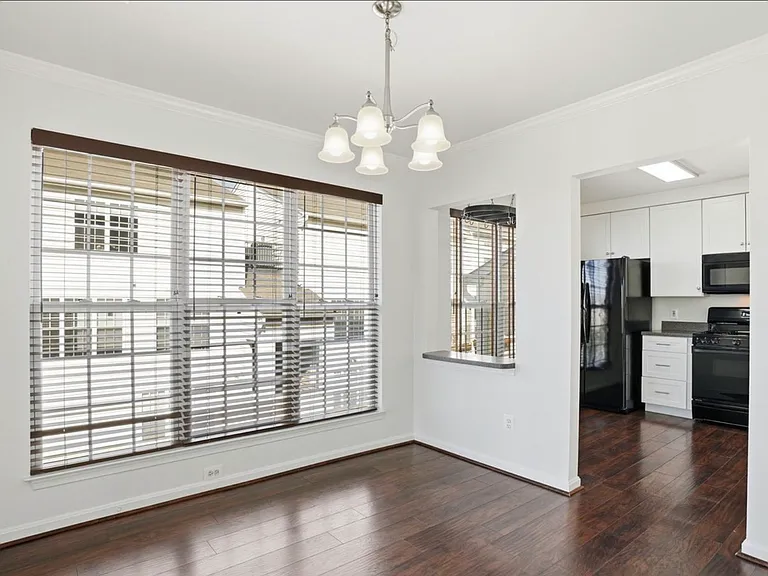 2494 Quick St #303 — Photo 4