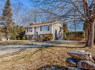 137 Canonchet Trl, Cranston, RI 02921