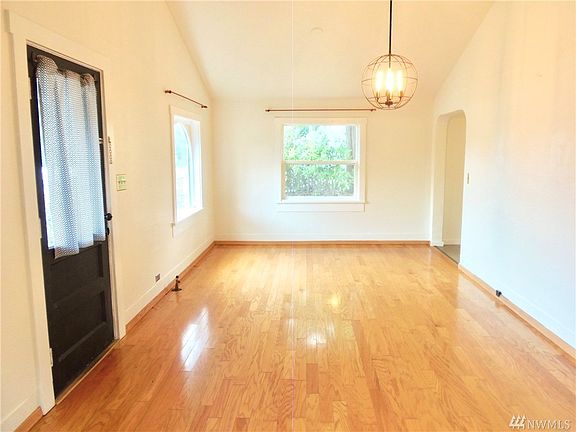 2nd image of 1800 Bigelow Ave NE